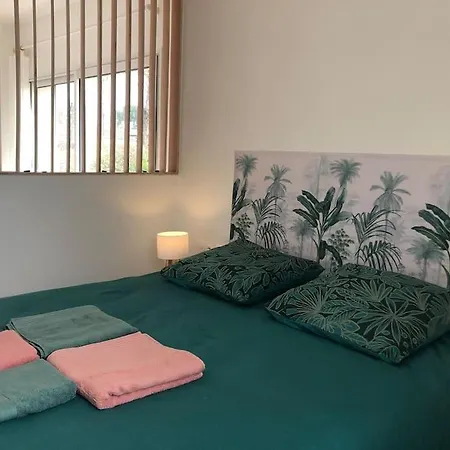 Avec Piscine アパート